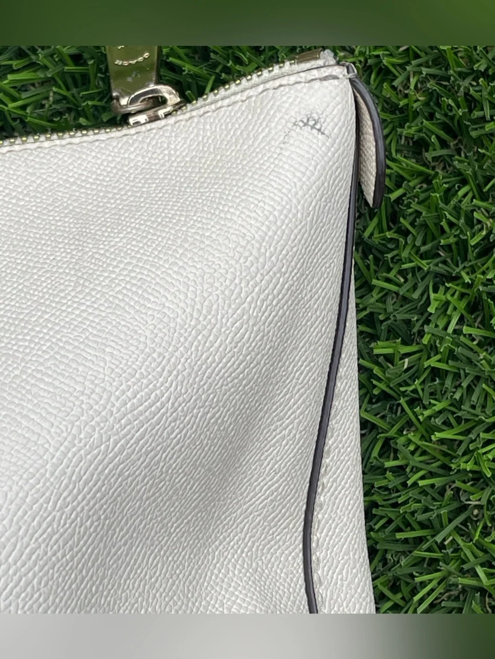 ✨ COACH Gallery Tote in Chalk Crossgrain Leather ✨